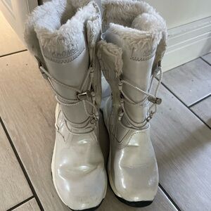 Boots little girl size 13  white .